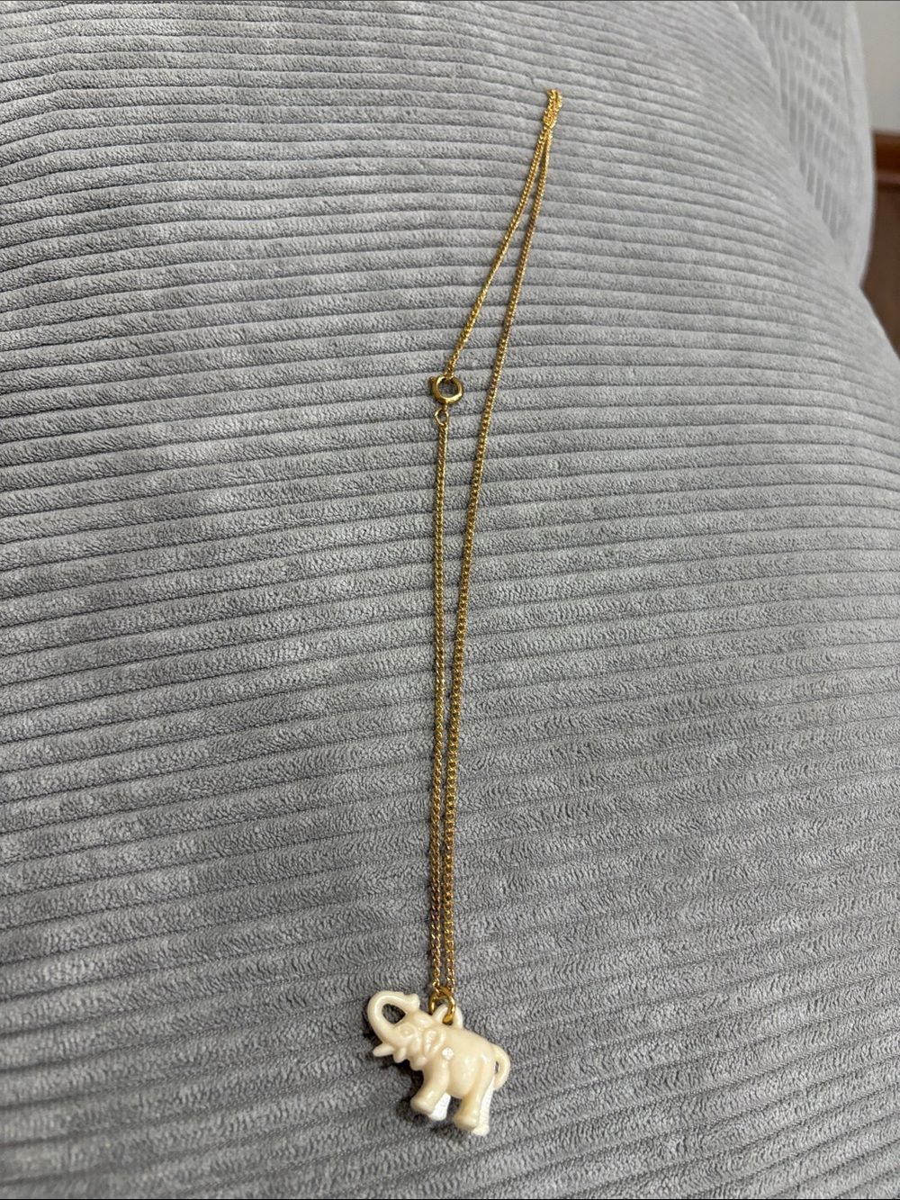 Vintage‎ Pendant Necklace Womens OS White Gold Fair Elephant Good Luck Charm